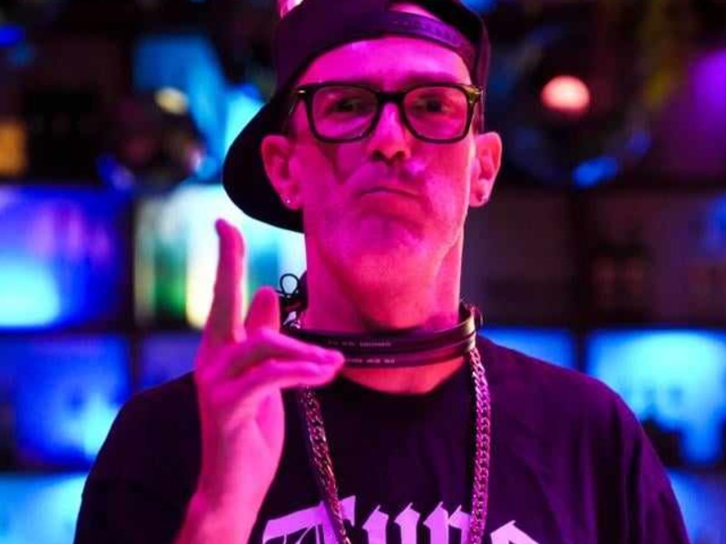 Teepana en club
